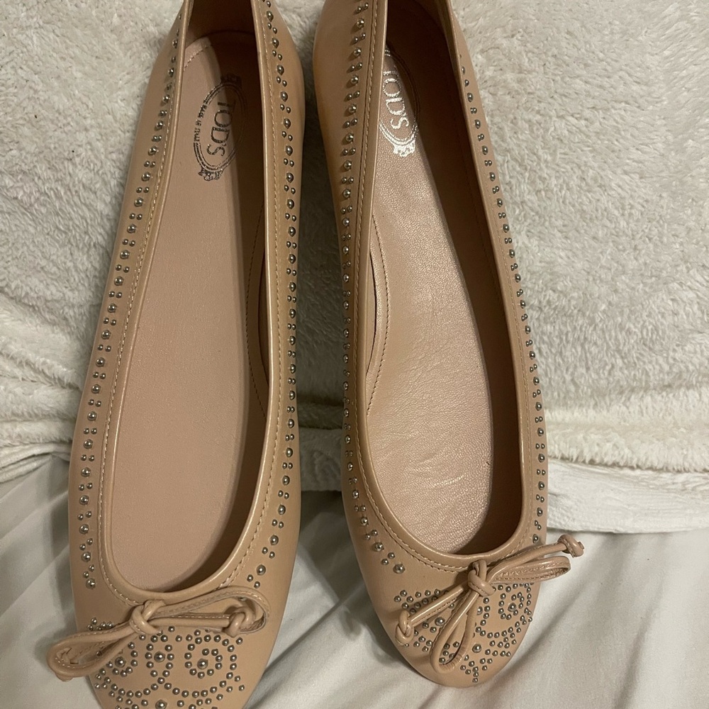 Tod’s Studded Nude Leather Ballet Flats NWOT size 42/ 10US